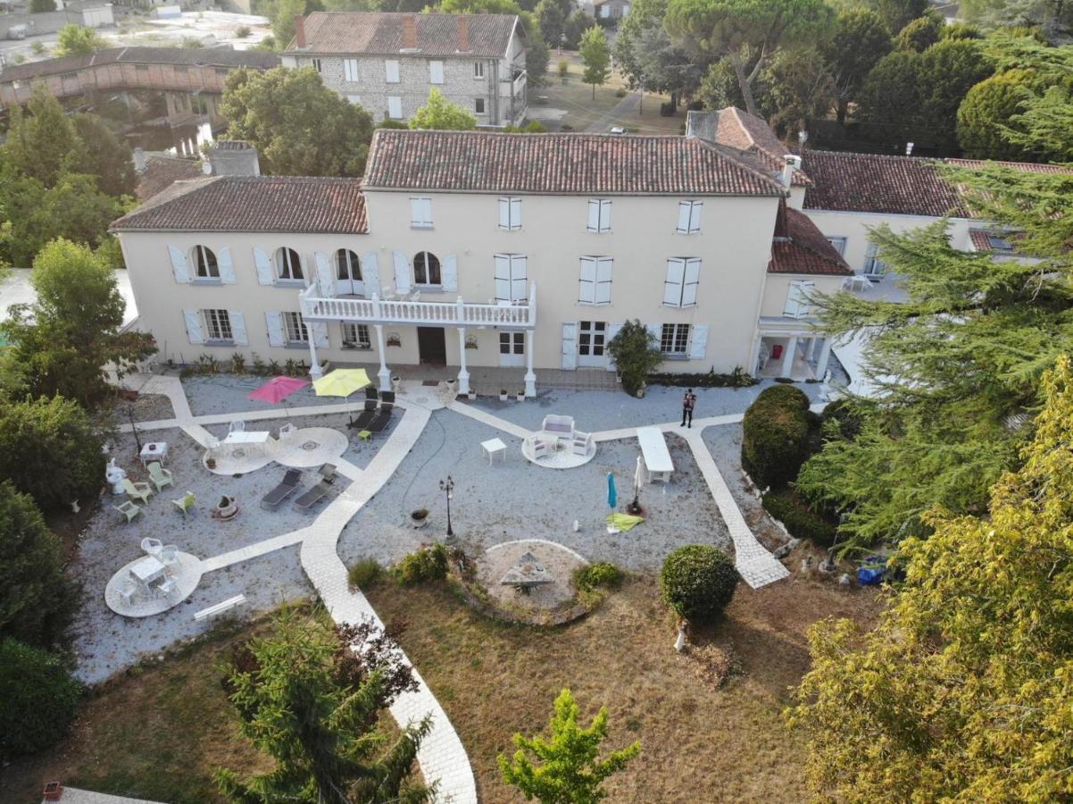 Le Clos Des Cedres B&B Ла-Рошфуко Екстер'єр фото