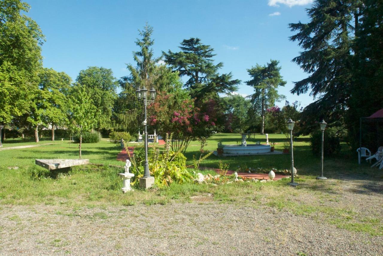 Le Clos Des Cedres B&B Ла-Рошфуко Екстер'єр фото